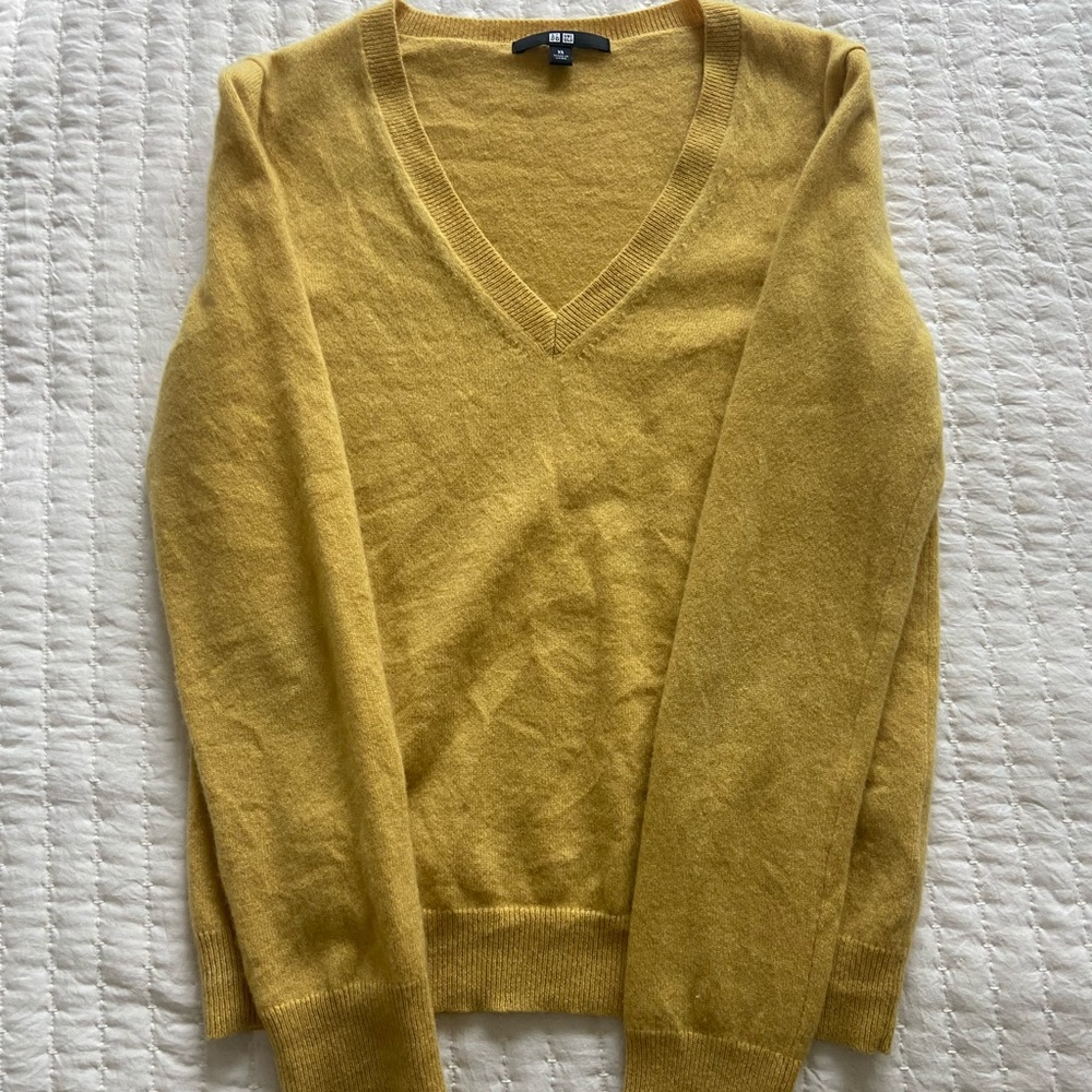 Cashmere XS Uniqlo Yellow V Neck Sweater